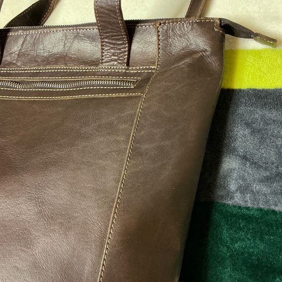 Sophisticated Dark Brown Leather Tote - Picture 5 of 16